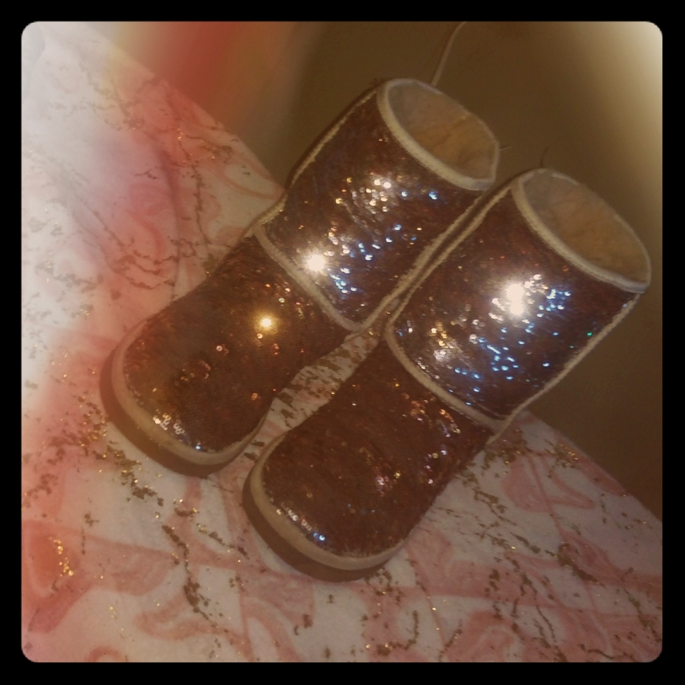 Ugg Australia Women's size 8 Bronze/Silver Sequins